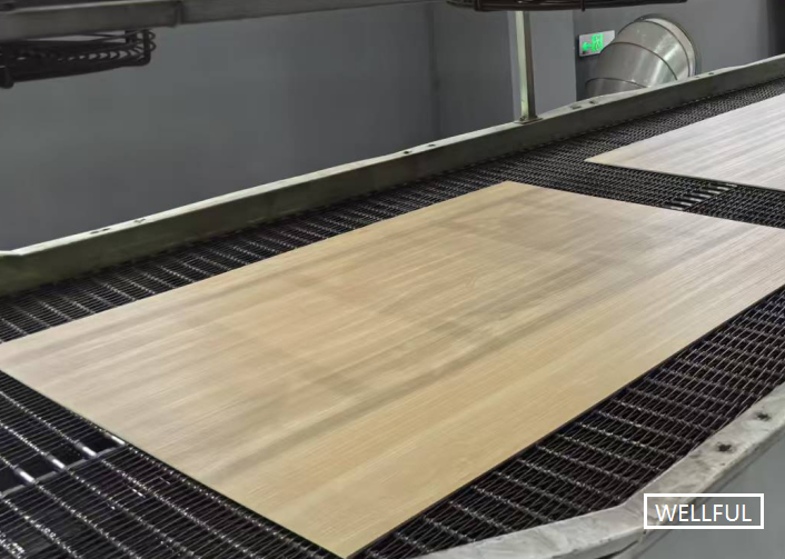 SPC-vloerplanken met houtlook, met waterkoelingbehandeling en constructieve slijtlaag/printlaag/basislaag